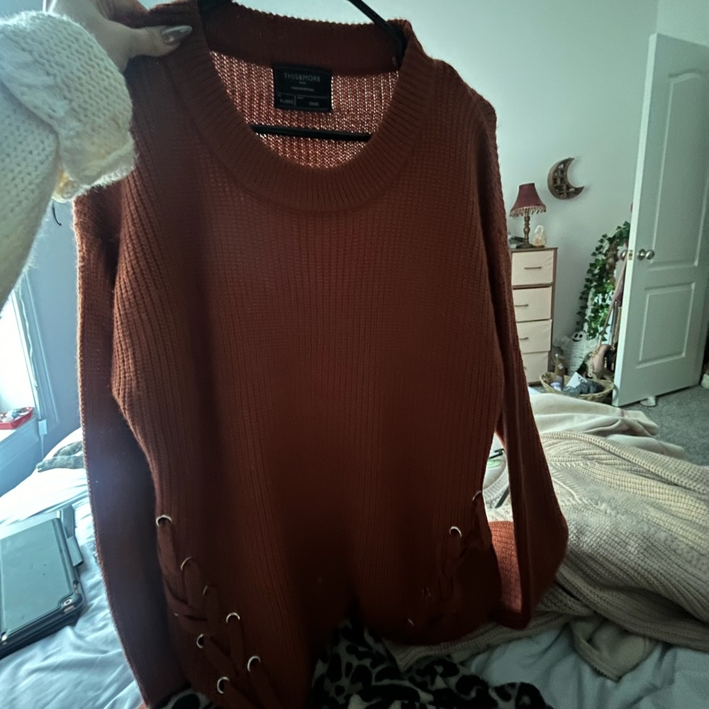 orange sweater!